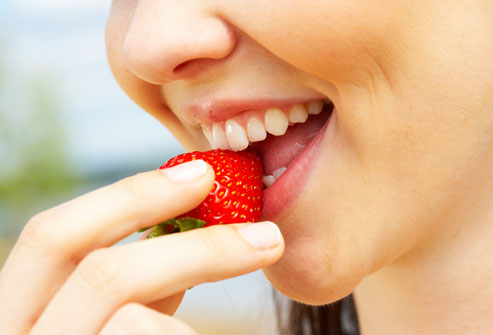 13 thực phẩm hàng đầu giúp răng trắng tự nhiên