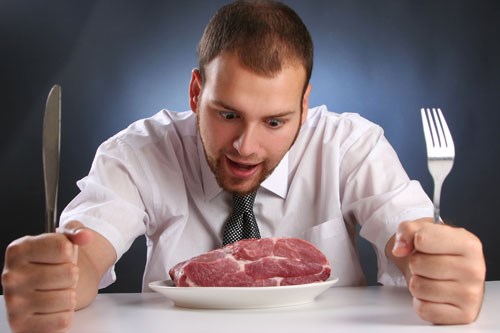 Ăn nhiều thịt đỏ gây hại cho tim - Ảnh: Shutterstock