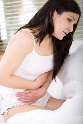 Những ngày hành kinh không chỉ gây ra đau trướng bụng tiêu hóa không tốt đau nhức lưng và cảm giác mệt mỏi… Đèn đỏ còn tác động đến nhiều bộ phận trong cơ thể. vì thế để đảm bảo sức khỏe trong những ngày này chị em cần lưu ý tránh những việc làm sau