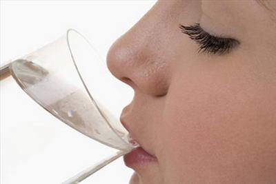 Mẹo giảm cân từ việc uống nước