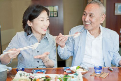 Người cao tuổi cần lưu ý những nguyên tắc ăn uống nào?