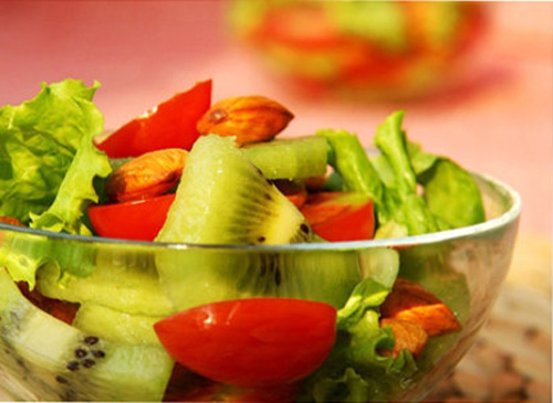 Cách chế biến salad cho trẻ béo phì