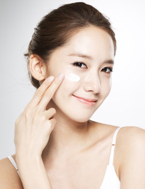 Neutrogena Healthy Skin Anti-Wrinkle Cream SPF15 chứa chất chống nắng SPF 15 giúp ngăn ngừa sự lão hóa và chống lại tia cực tím