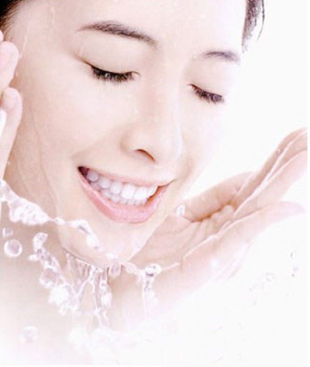 Sữa rửa mặt hàng ngày La Roche-Posay với 0,1% LHA, nhẹ nhàng lấy đi bụi bẩn