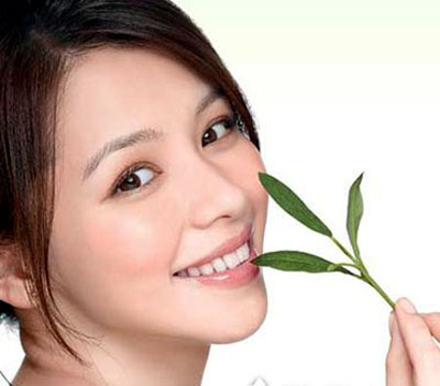 Sử dụng La Roche-Posay Mela-D Deep Cleansing Brightening Foaming Cream mỗi ngày để có làn da trắng mịn