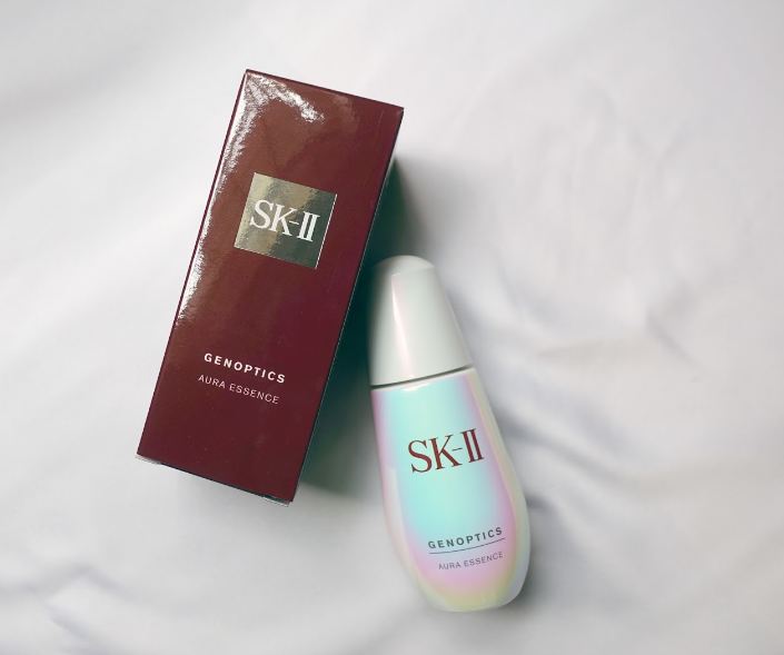 Serum dưỡng trắng skii genoptics aura essence là dòng dưỡng trắng bán chạy nhất của skii.